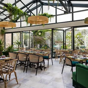 La Perle Hotel